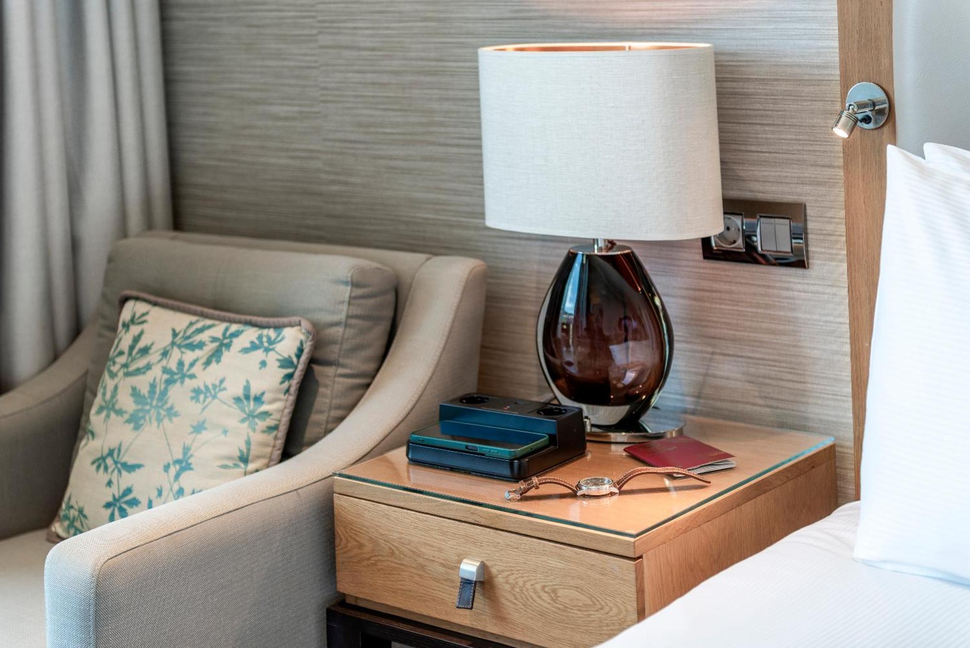 Twin Deluxe Room with Partial Ocean View