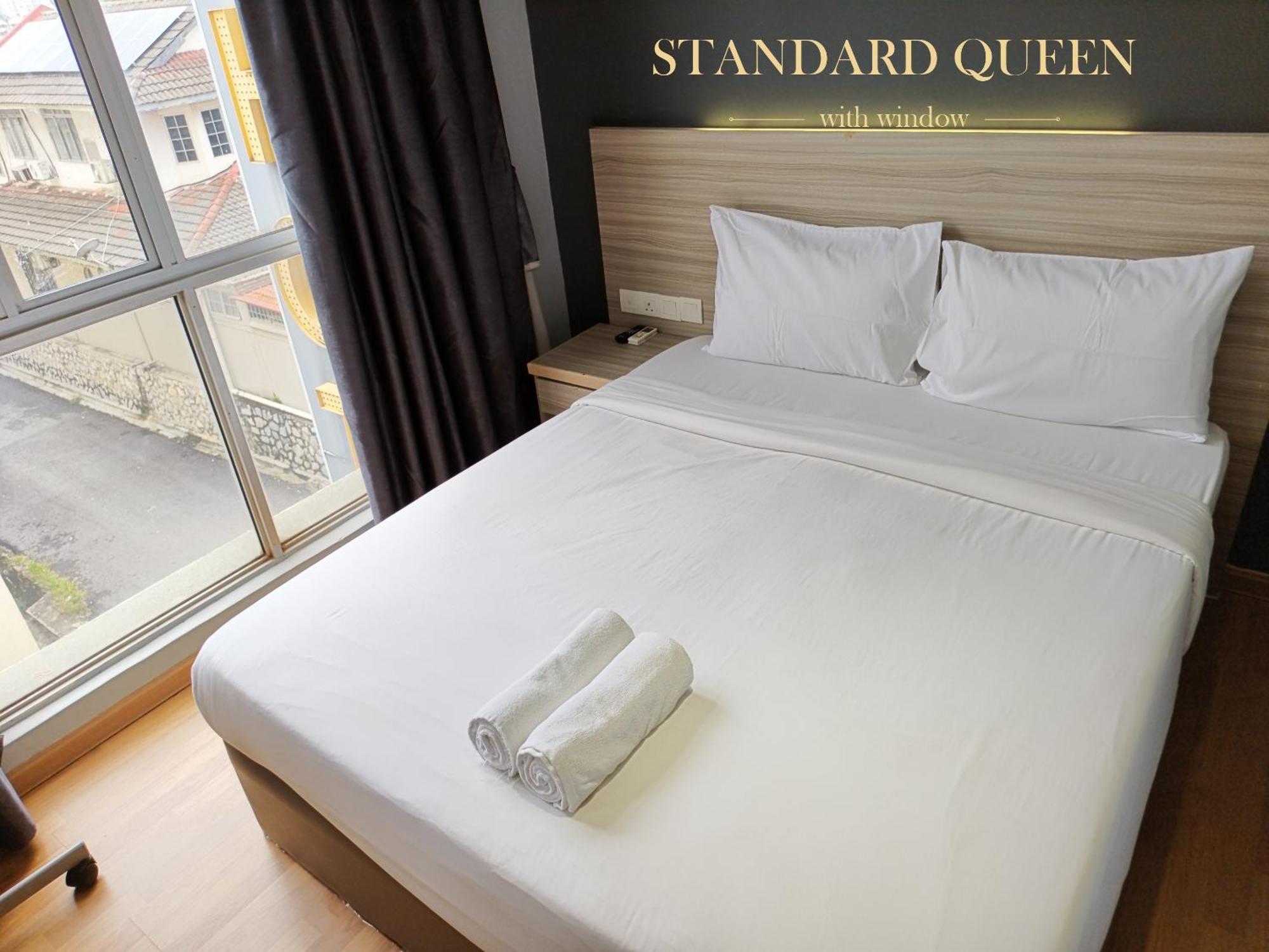 Standard Queen Room with Window