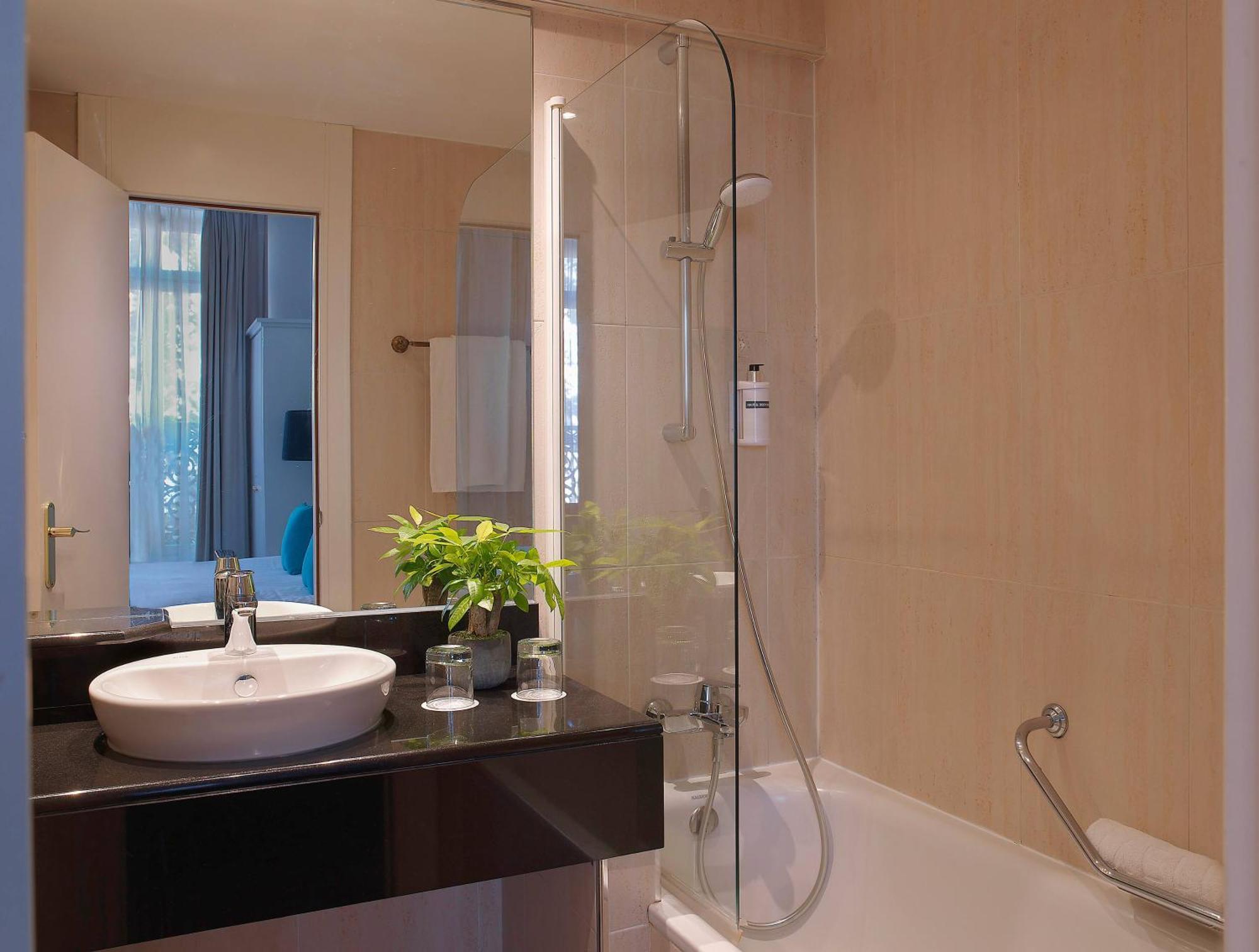 Quarto Premium com 2 Camas de Solteiro