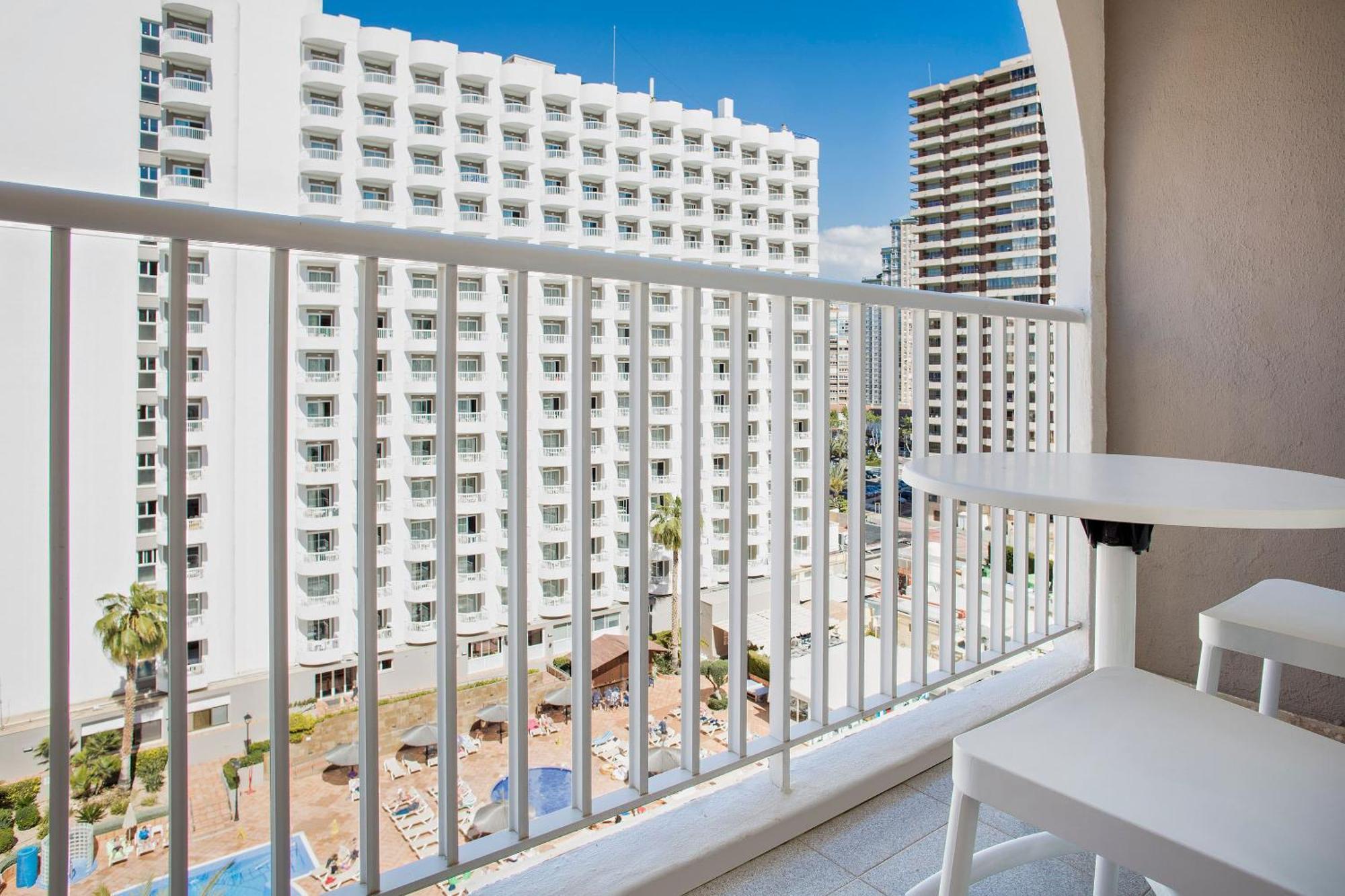 Sol Pool View Pelicanos