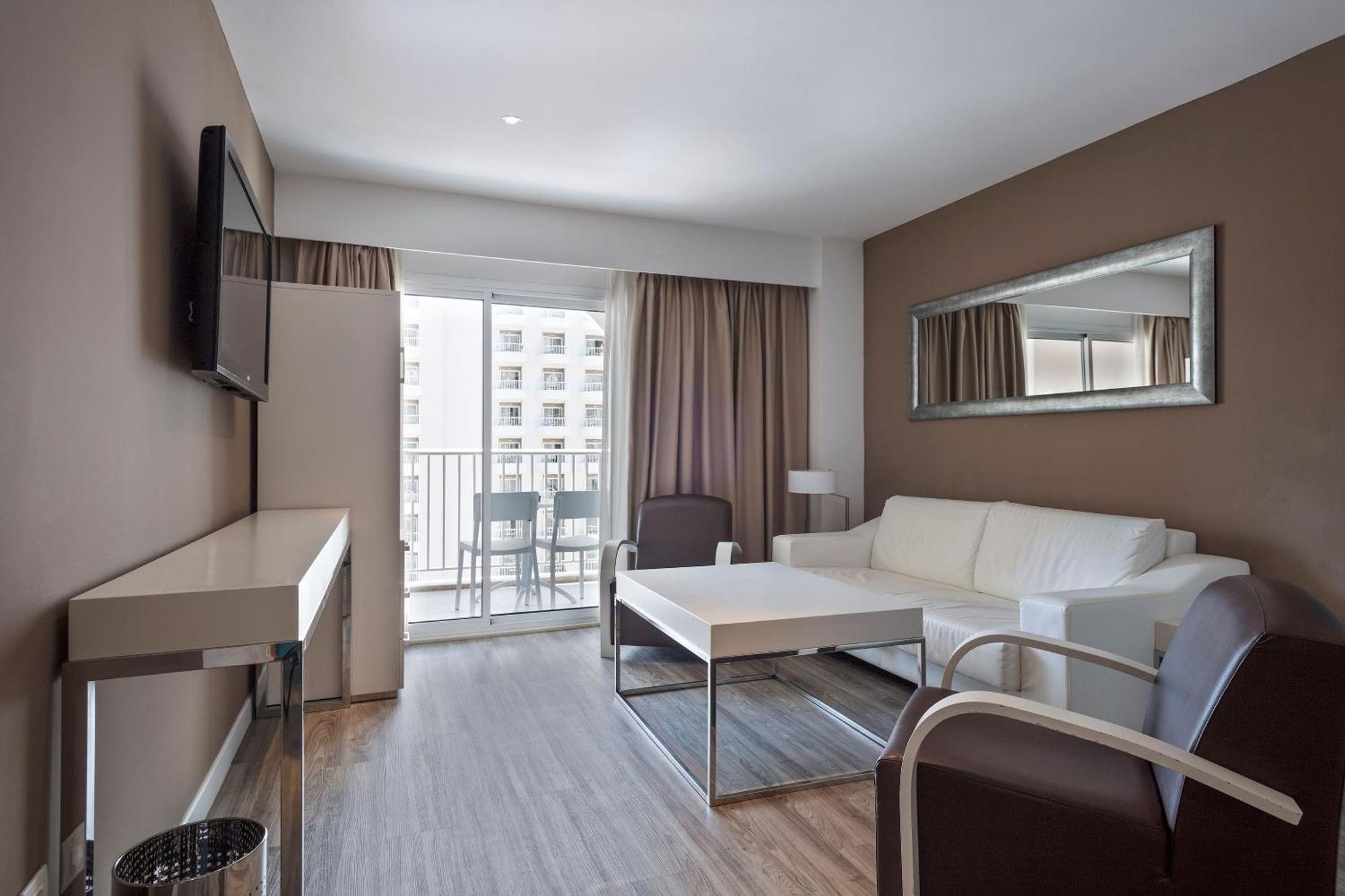Xtra Sol Family Room