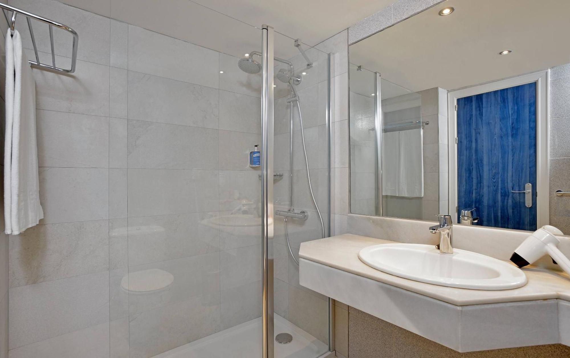 Double or Twin Room with Sea View