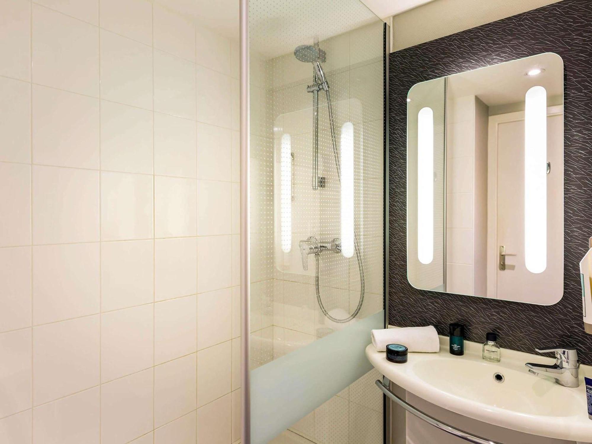 Standard Room with One Double Bed and Two Single Beds