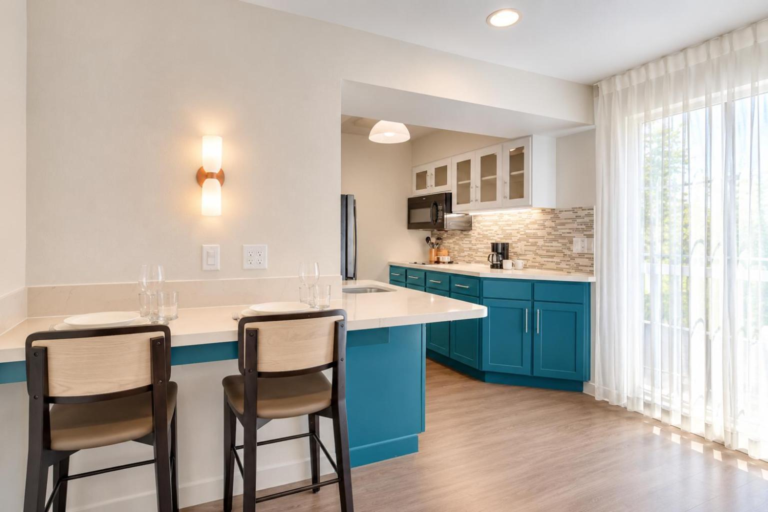 One-Bedroom Queen Suite