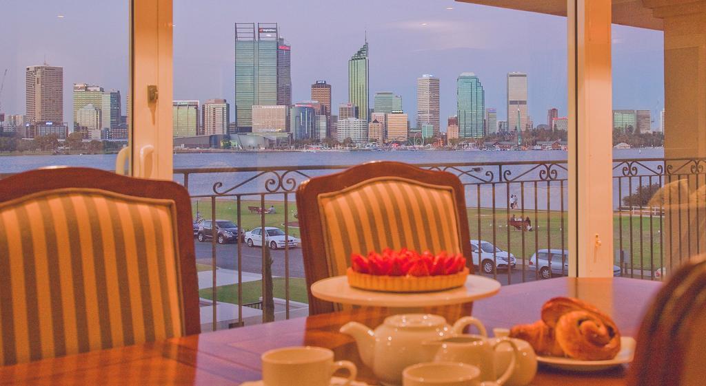 Grand One-Bedroom Suite River View