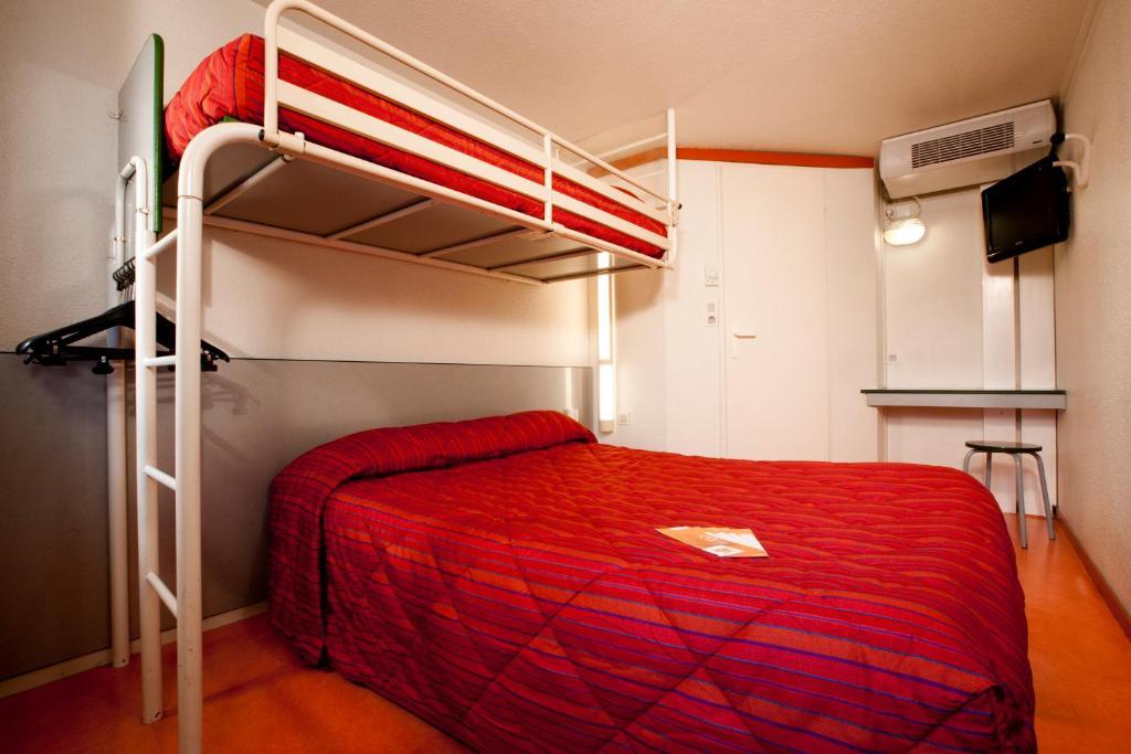 Chambre Triple (1 Lit Double et 1 Lit Simple)