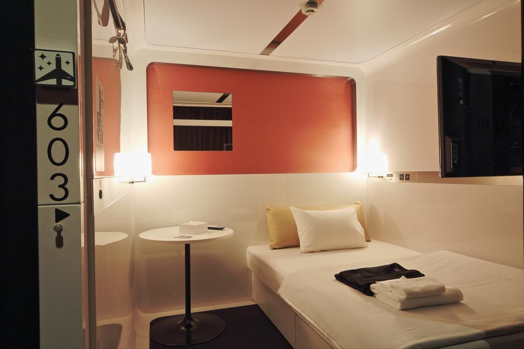 First Class Cabin - Male