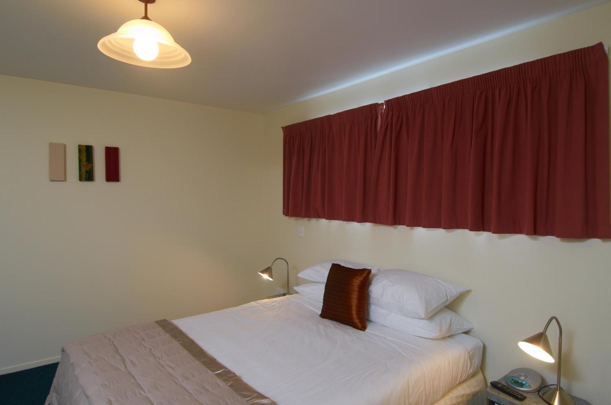 Superior One-Bedroom Apartment