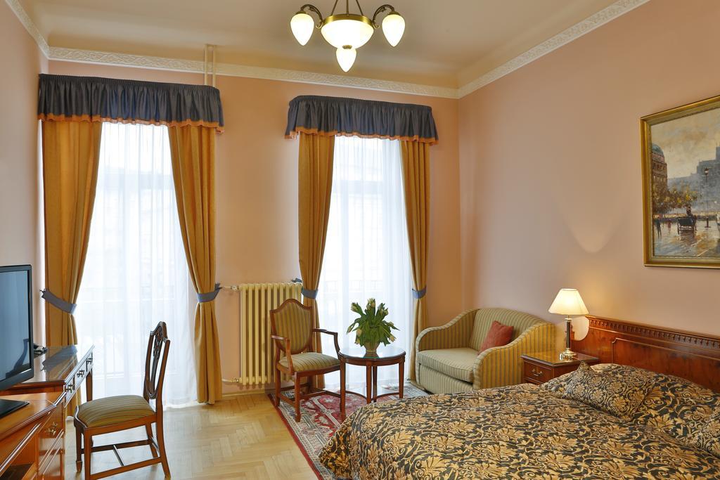 Double Room with Colonnade View