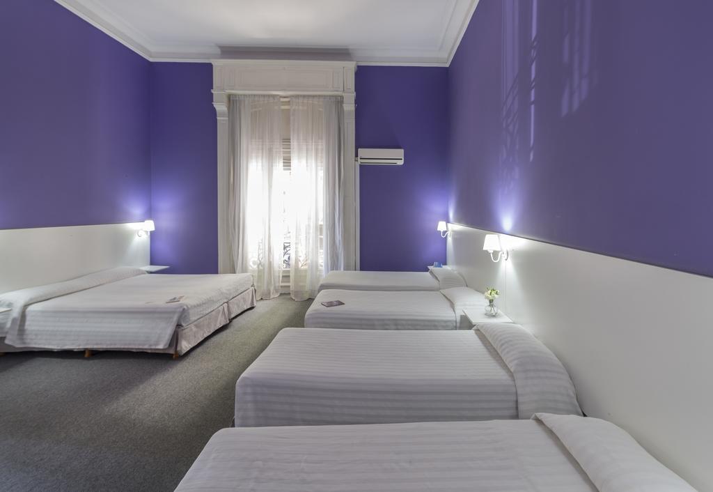 Quintuple Room