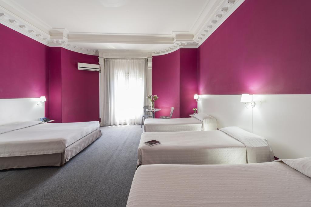 Quintuple Room