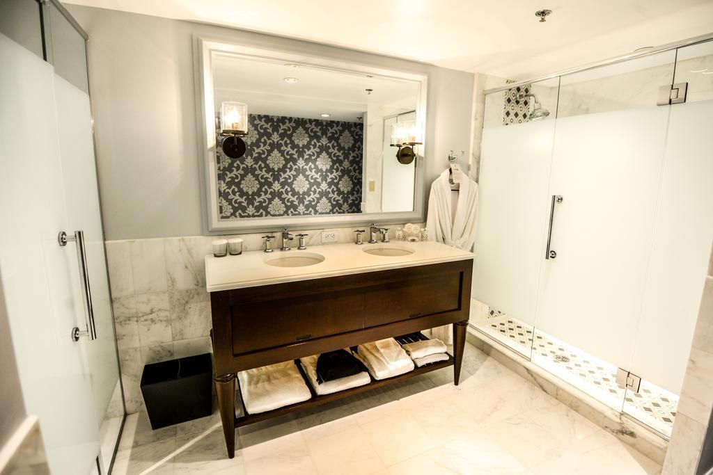 King Suite with Balcony,223970678:JPEG