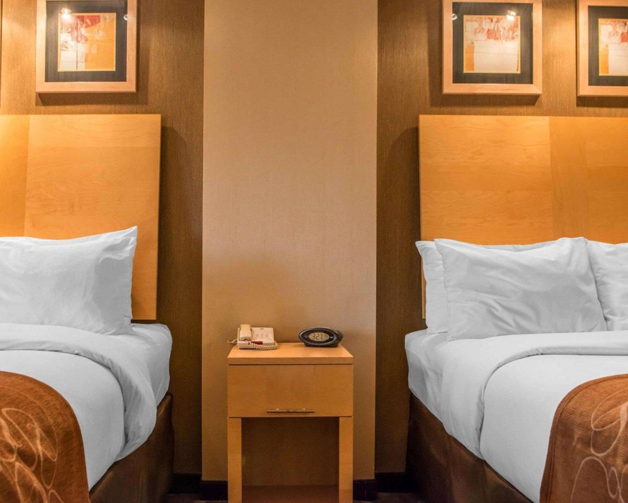 Double Suite with Two Double Beds - Non-Smoking