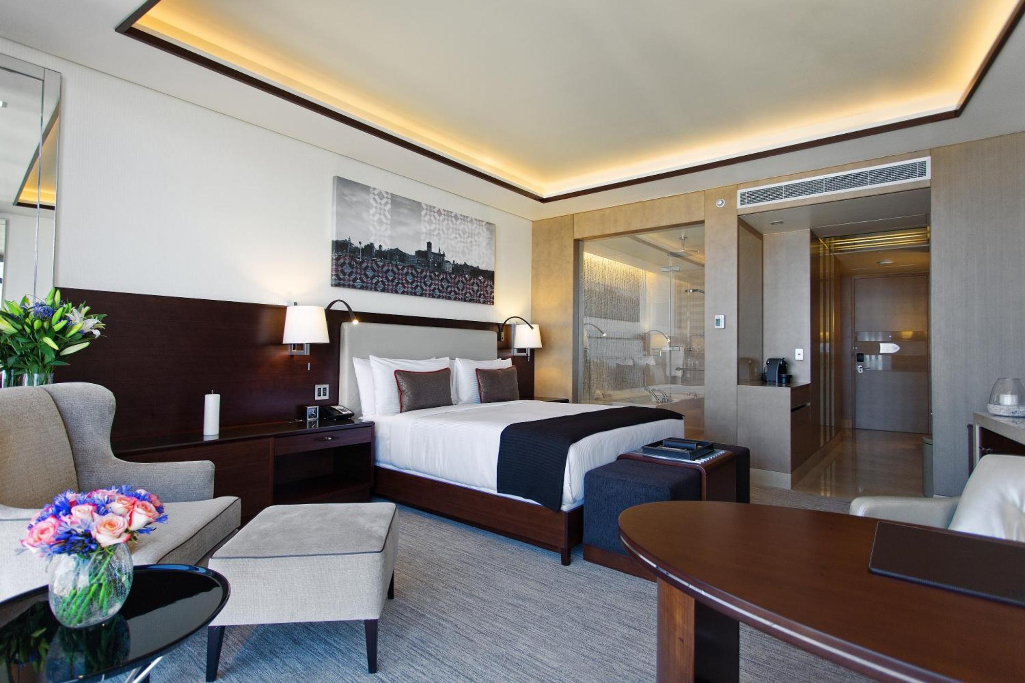 Fairmont Gold mit Kingsize-Bett und Meerblick