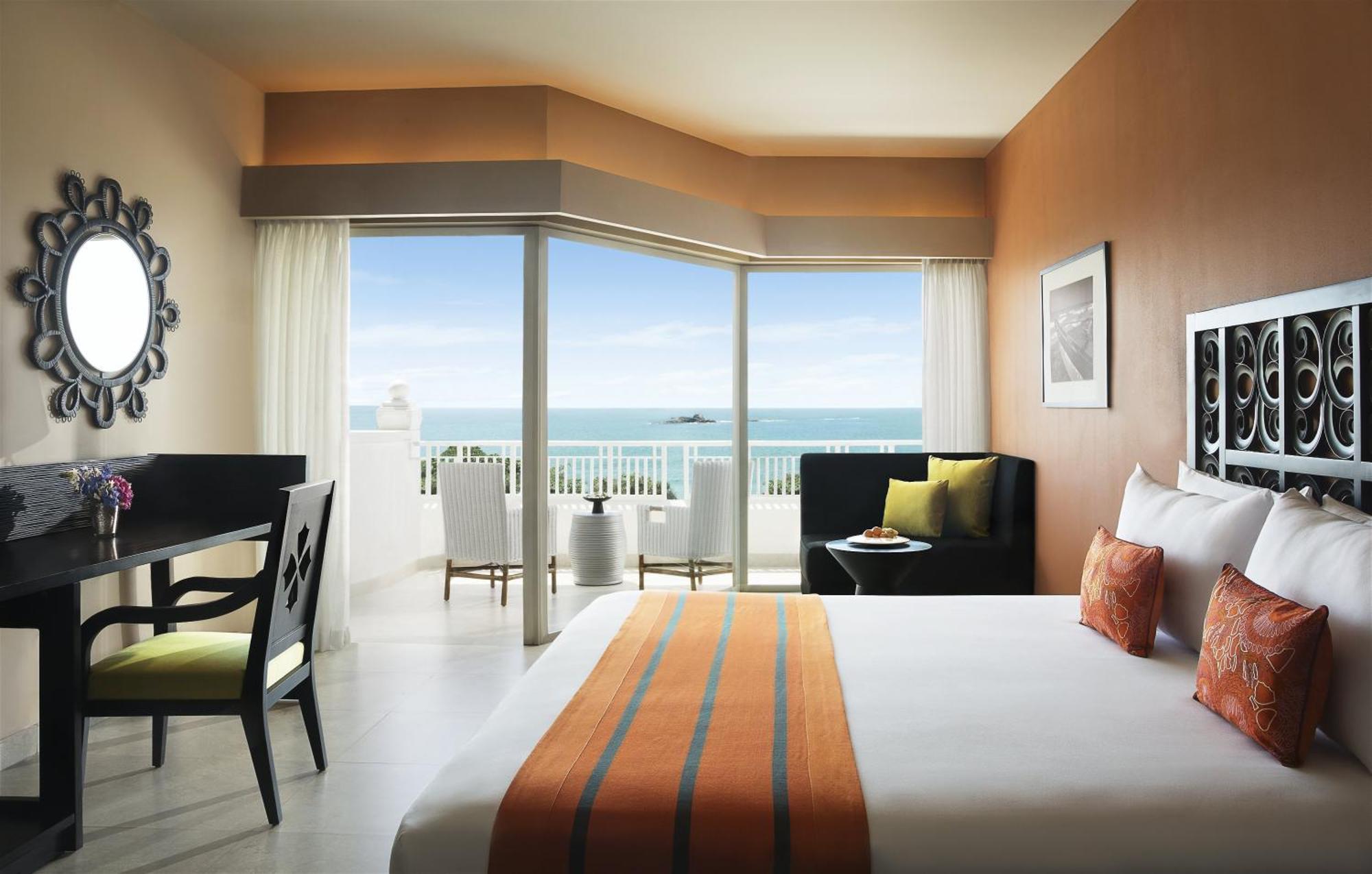 Deluxe Zimmer mit Kingsize-Bett und Meerblick