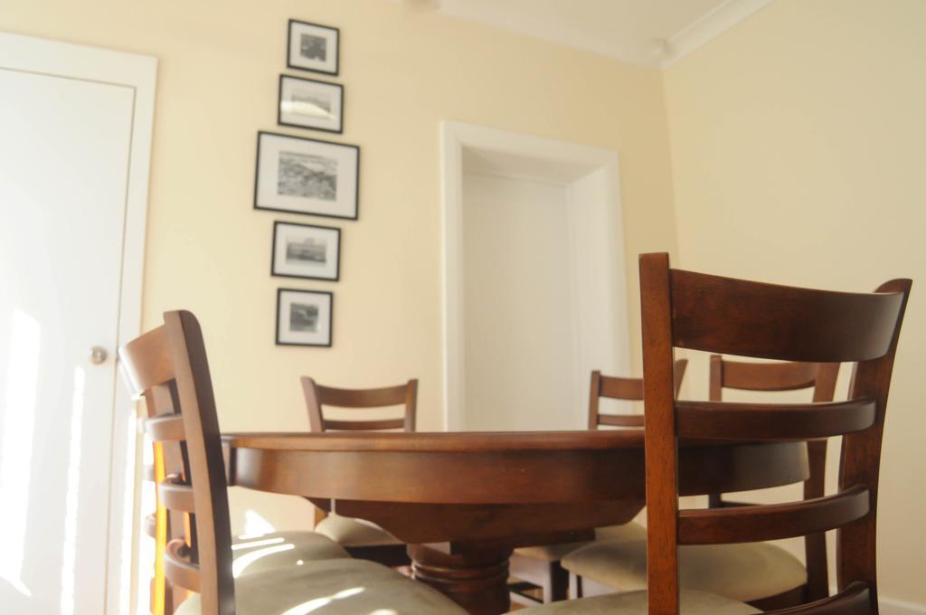 Three-Bedroom House,189382109:JPEG