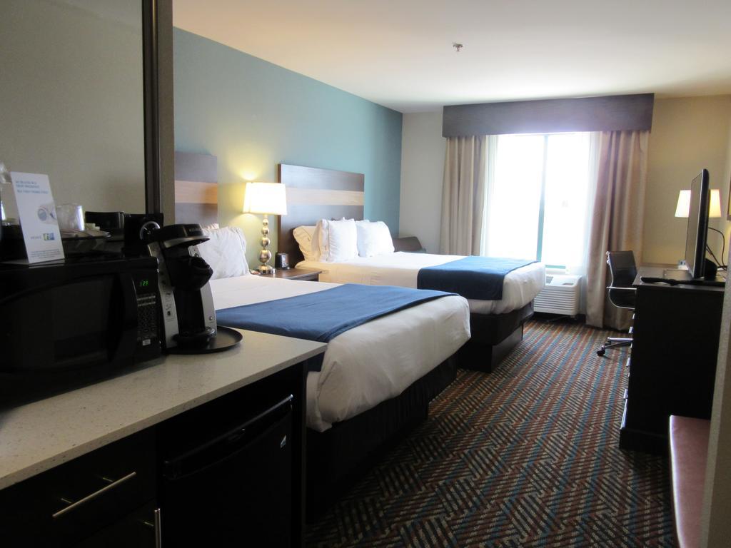 Standard Queen Room Two Queen Beds