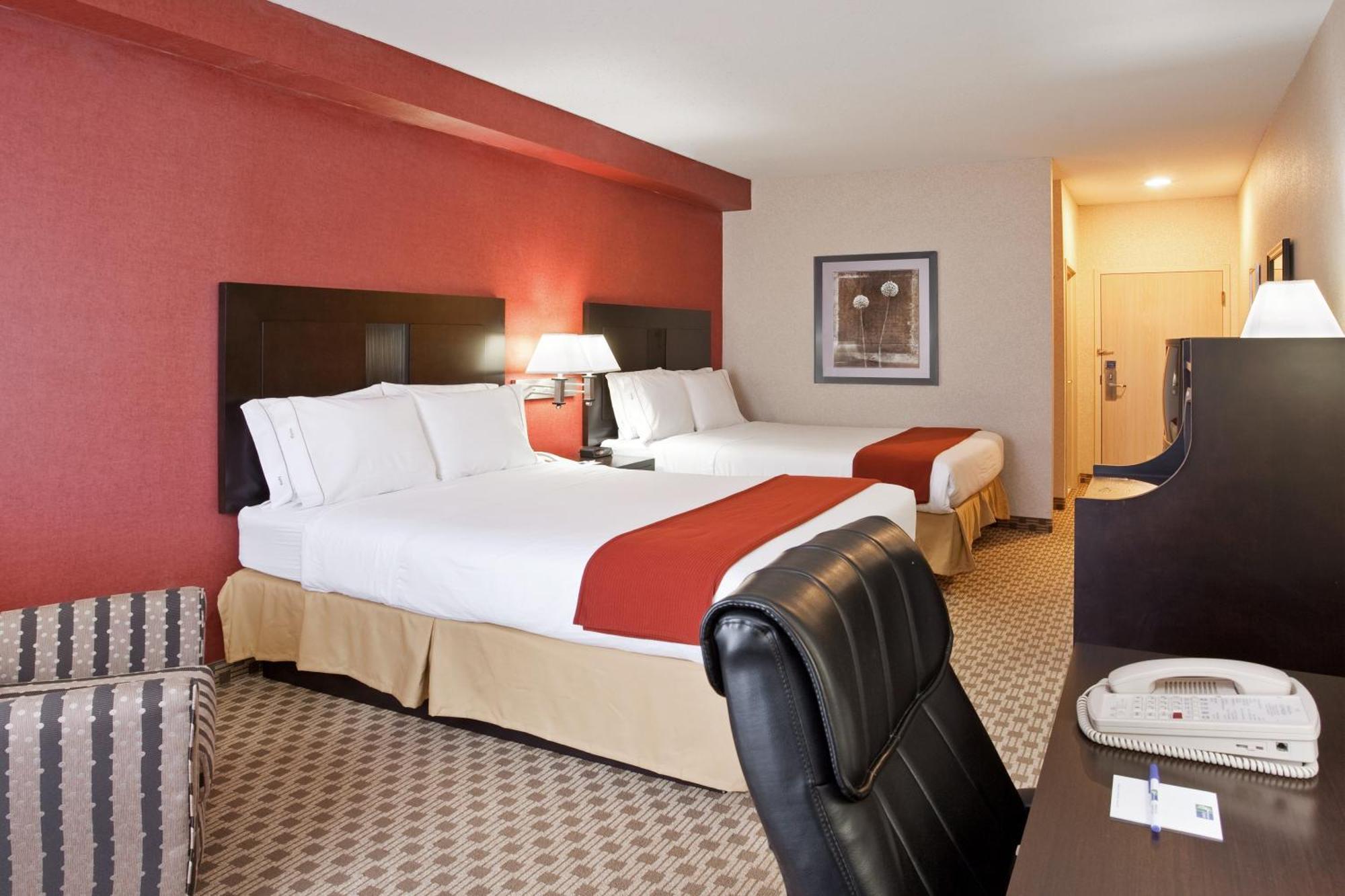 Queen Room with Two Queen Beds - Non-Smoking