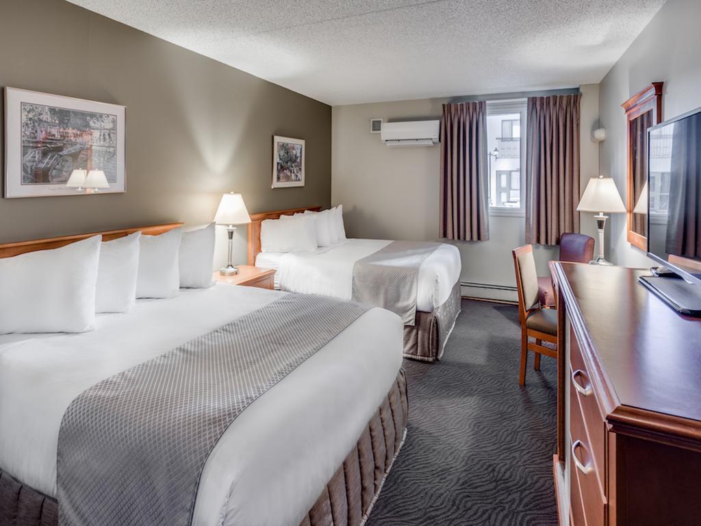 Queen Room with Two Queen Beds - Pet Friendly