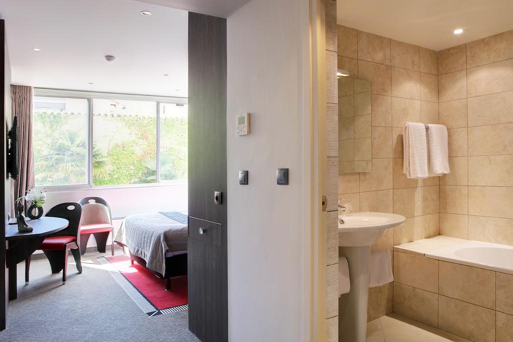 Superior Double Room with Patio View