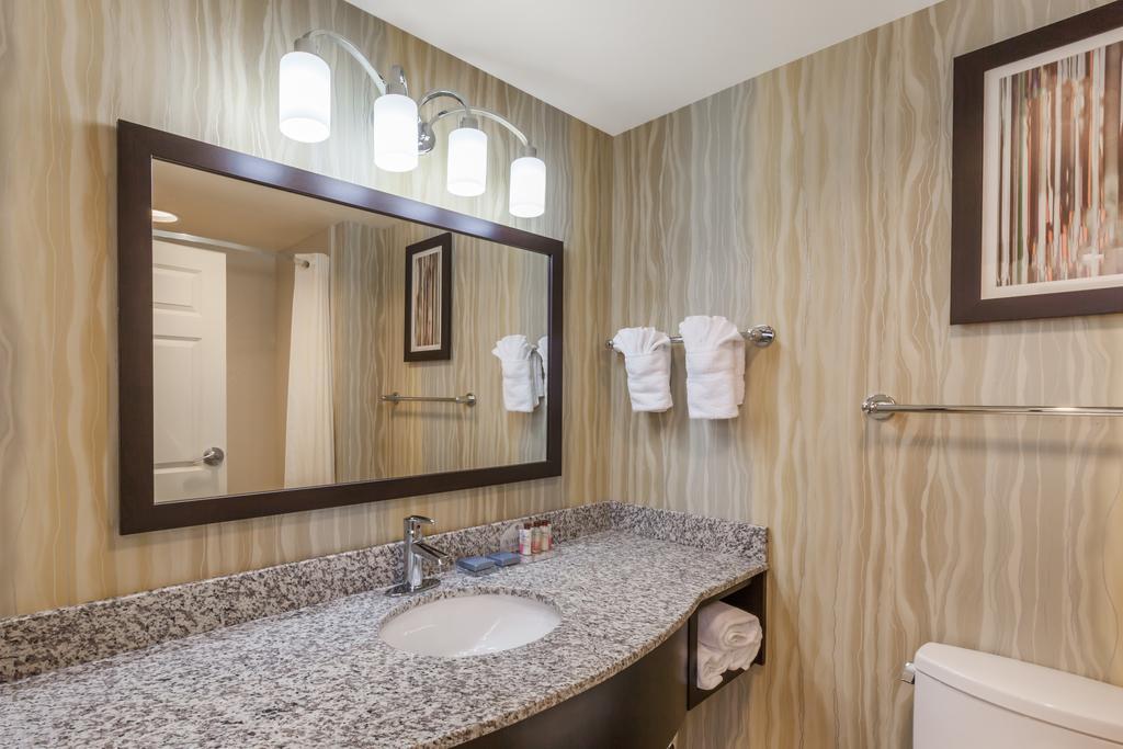 King Room with Jetted Tub - Non-Smoking