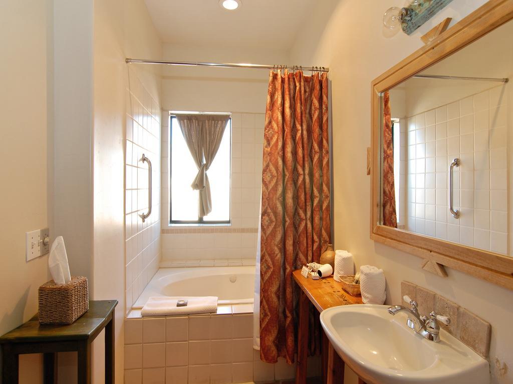 Deluxe King Room with Jacuzzi