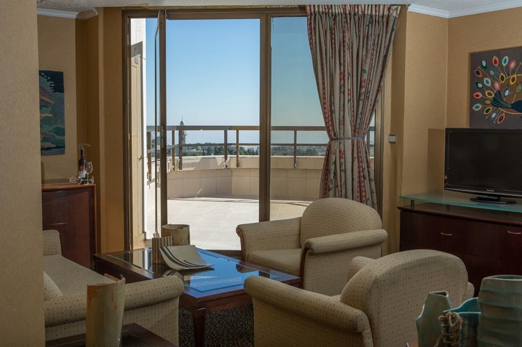 Suite - Upper Floor with Old City View
