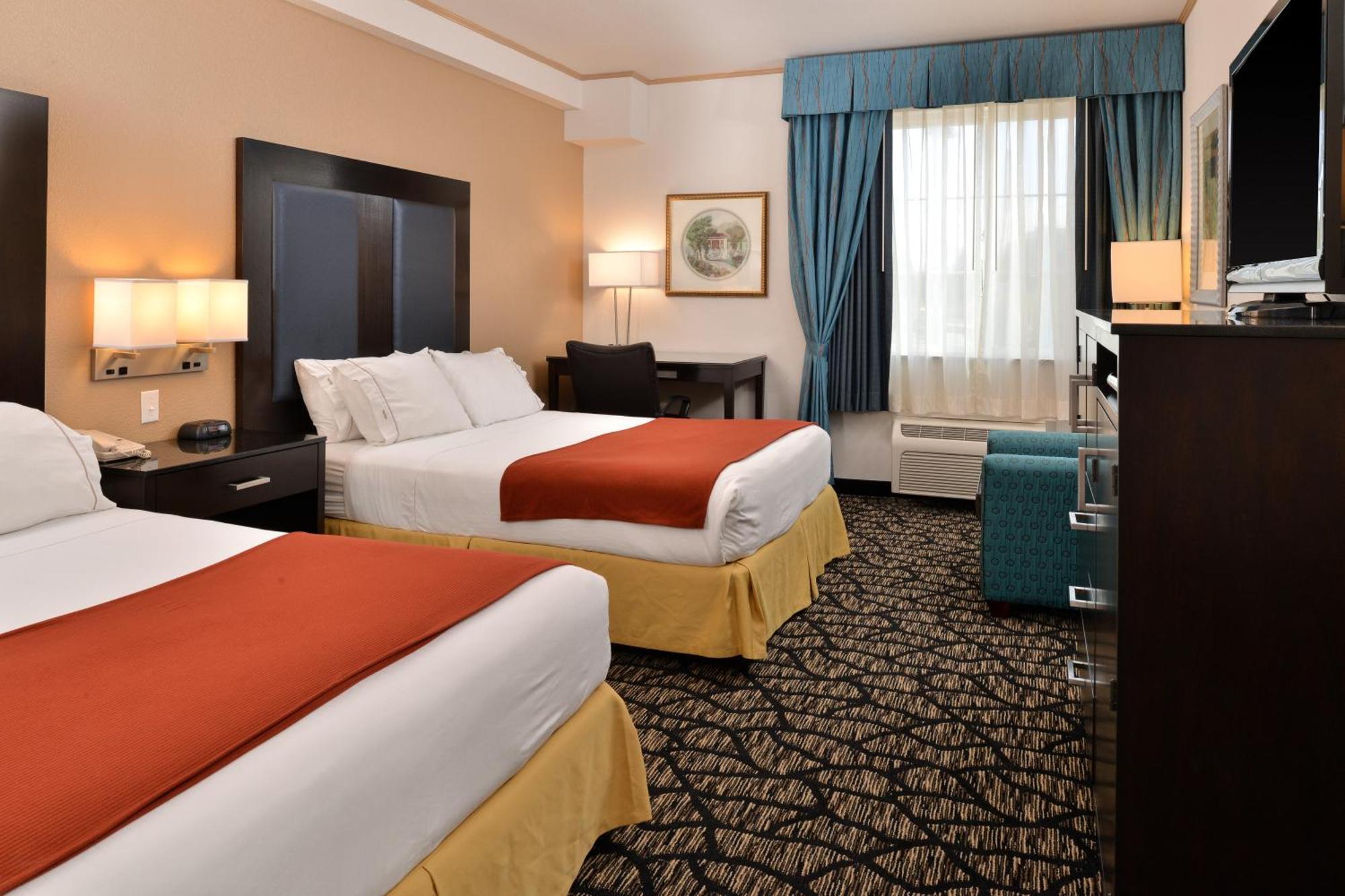 Standard Room with Two Queen Beds