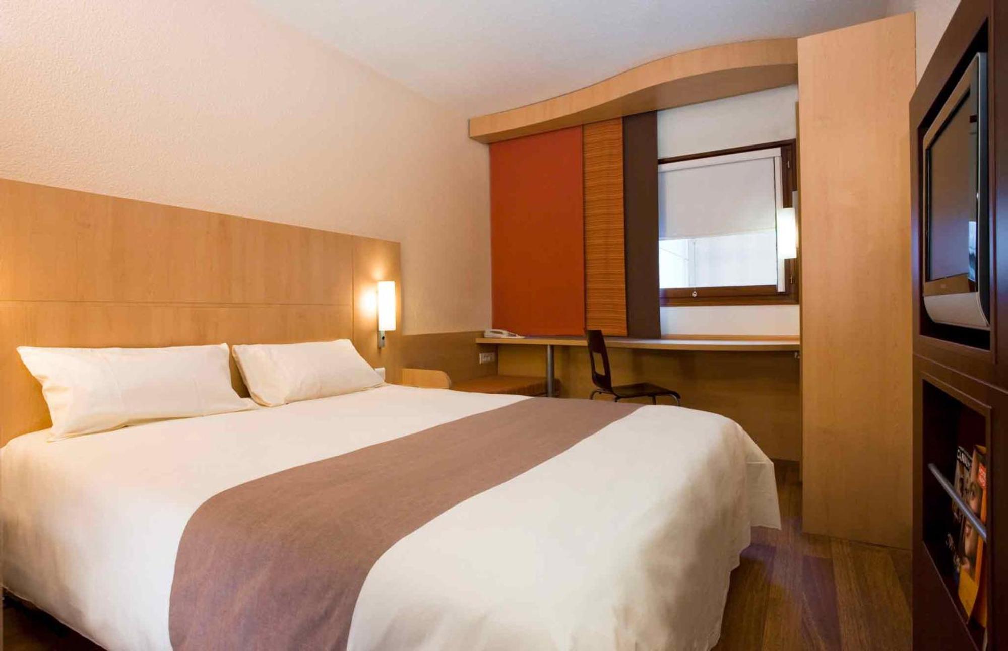 Room for 1 to 2 people