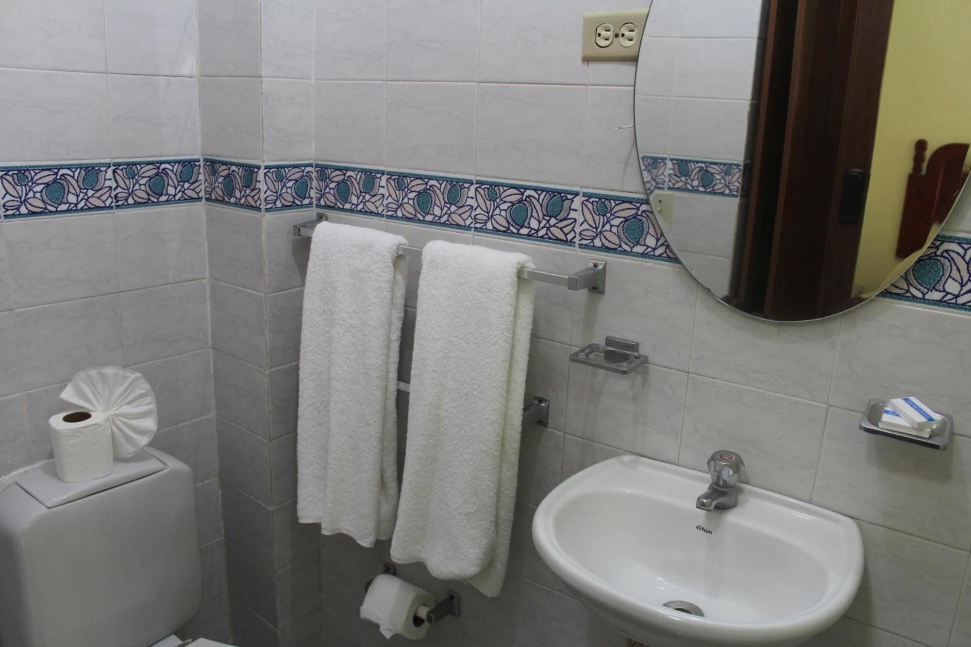 Queen Room,1087214656:JPEG