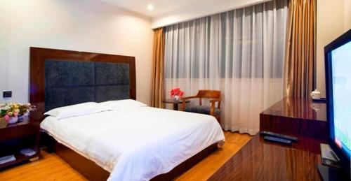 One-Bedroom King Suite Non-Smoking