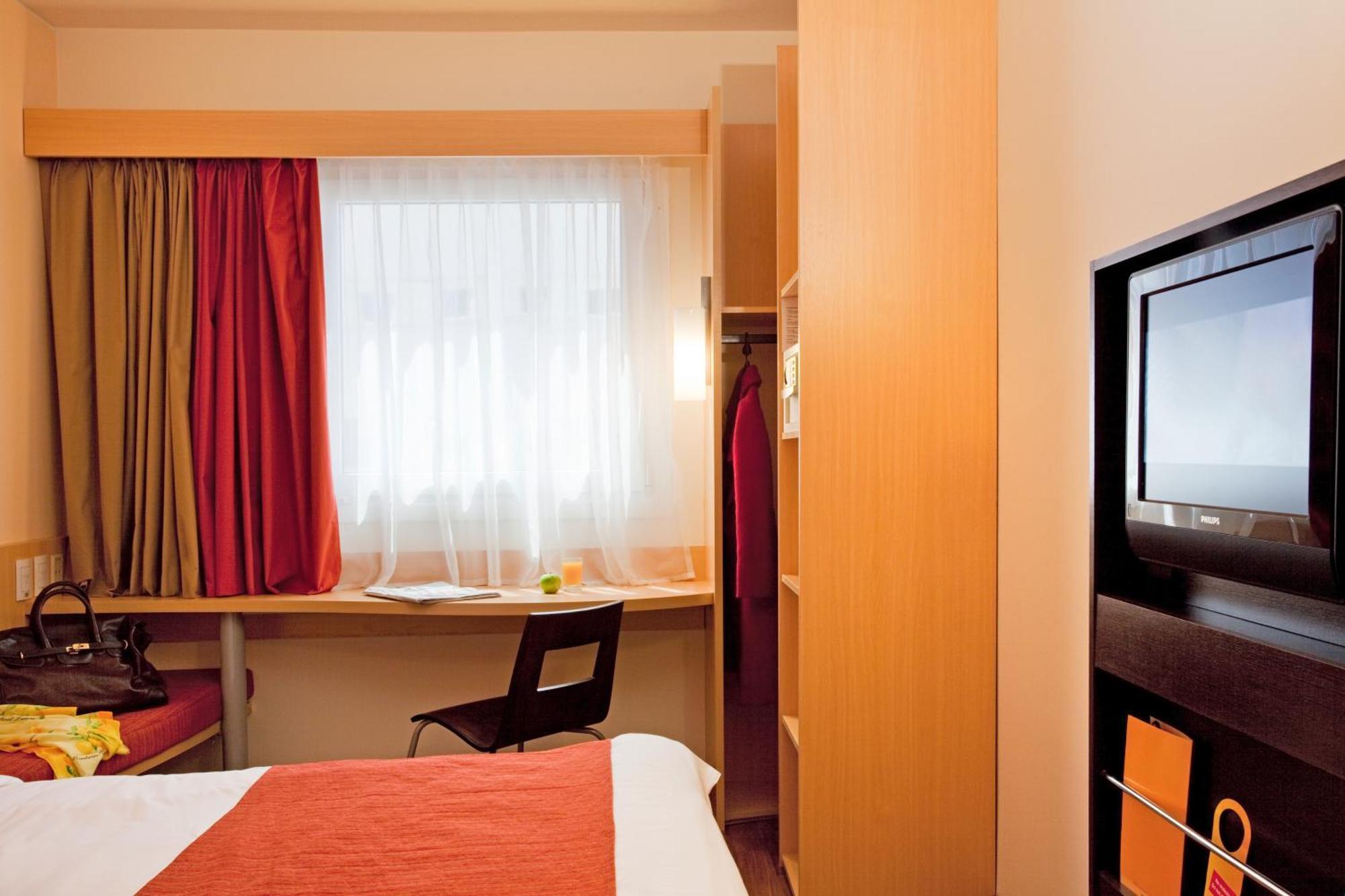 Quarto Duplo com Cama Extra