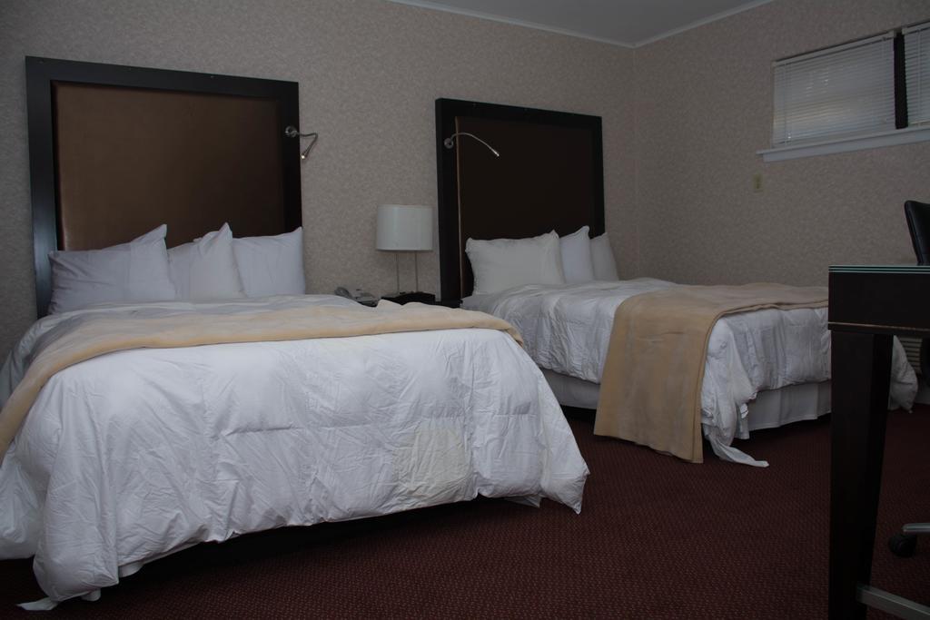 Double Room with Two Double Beds - Non-Smoking