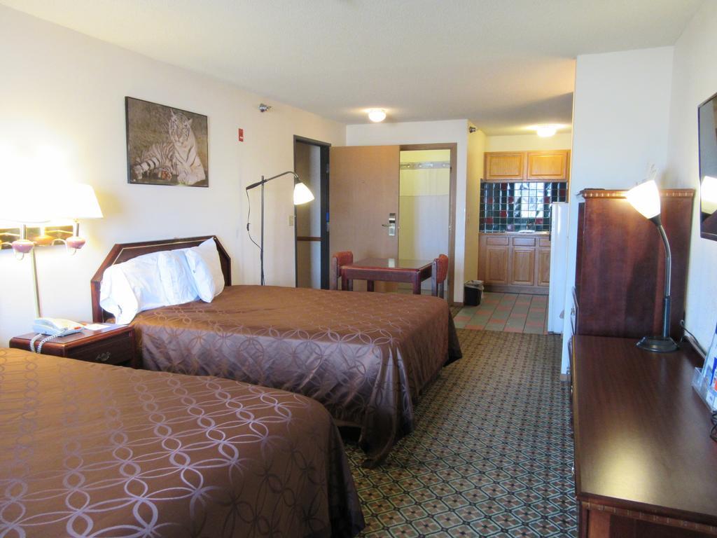 Queen Suite Two Queen Beds Kitchen Non-Smoking