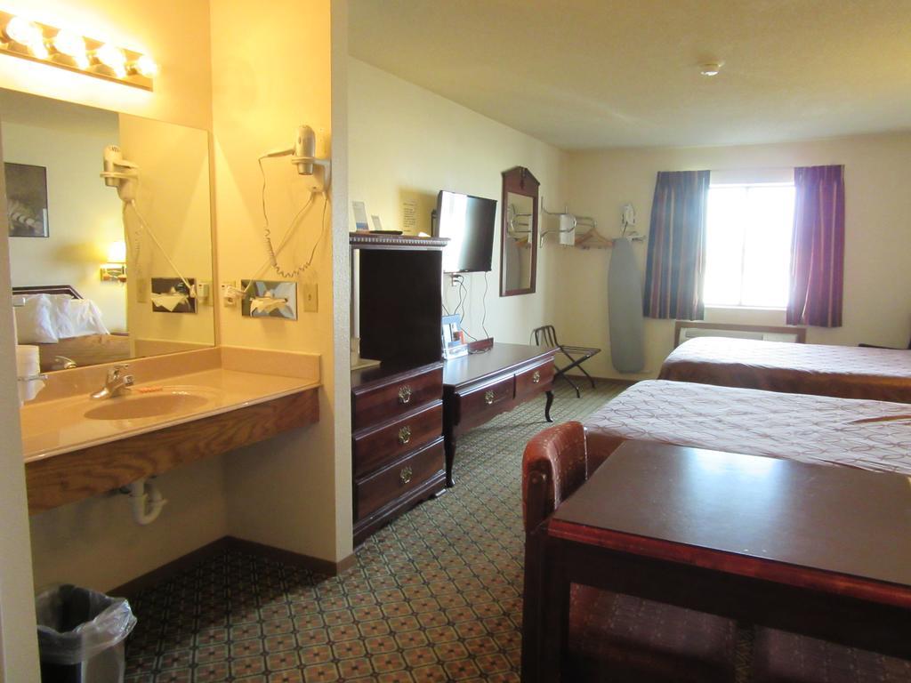 Queen Suite Two Queen Beds Kitchen Non-Smoking