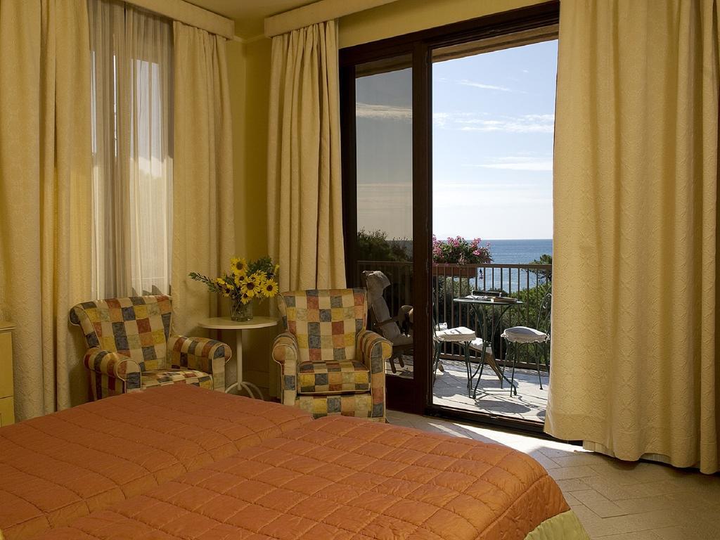 Double or Twin Room with Sea View