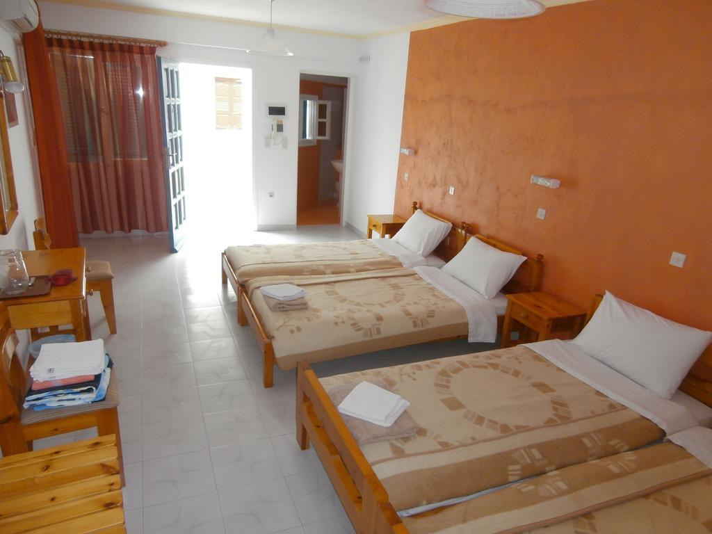Family Room (2 Adults + 2 Children)