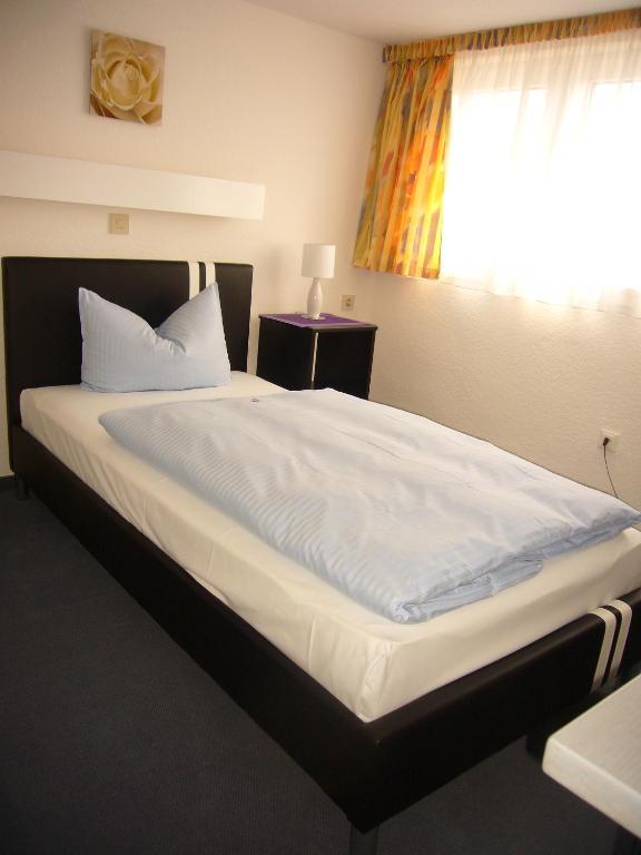 Single Room,38669575:JPEG