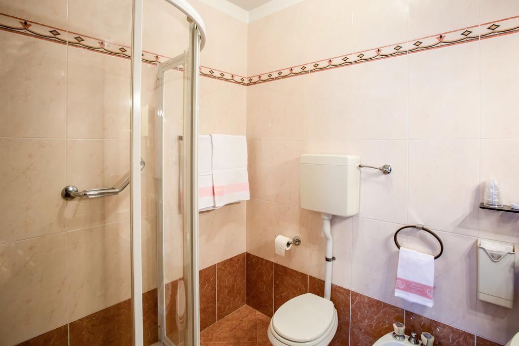 Dreibettzimmer mit Balkon