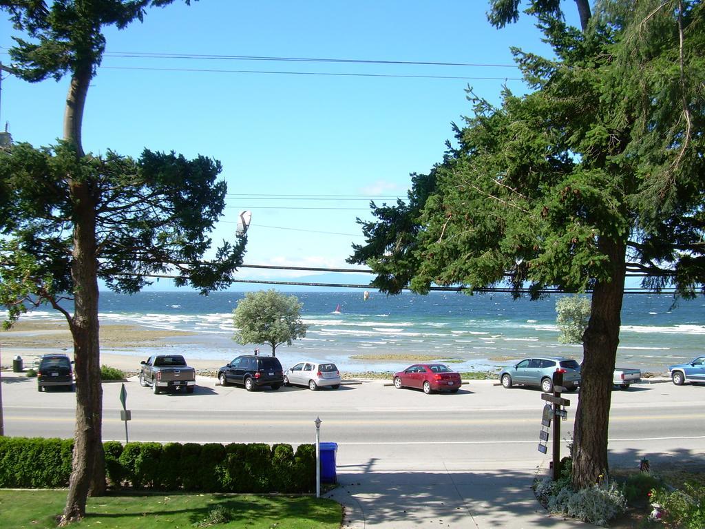 Deluxe Queen Room with Ocean View