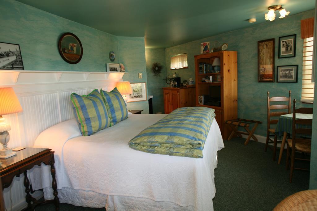 Standard King Room with Sea View