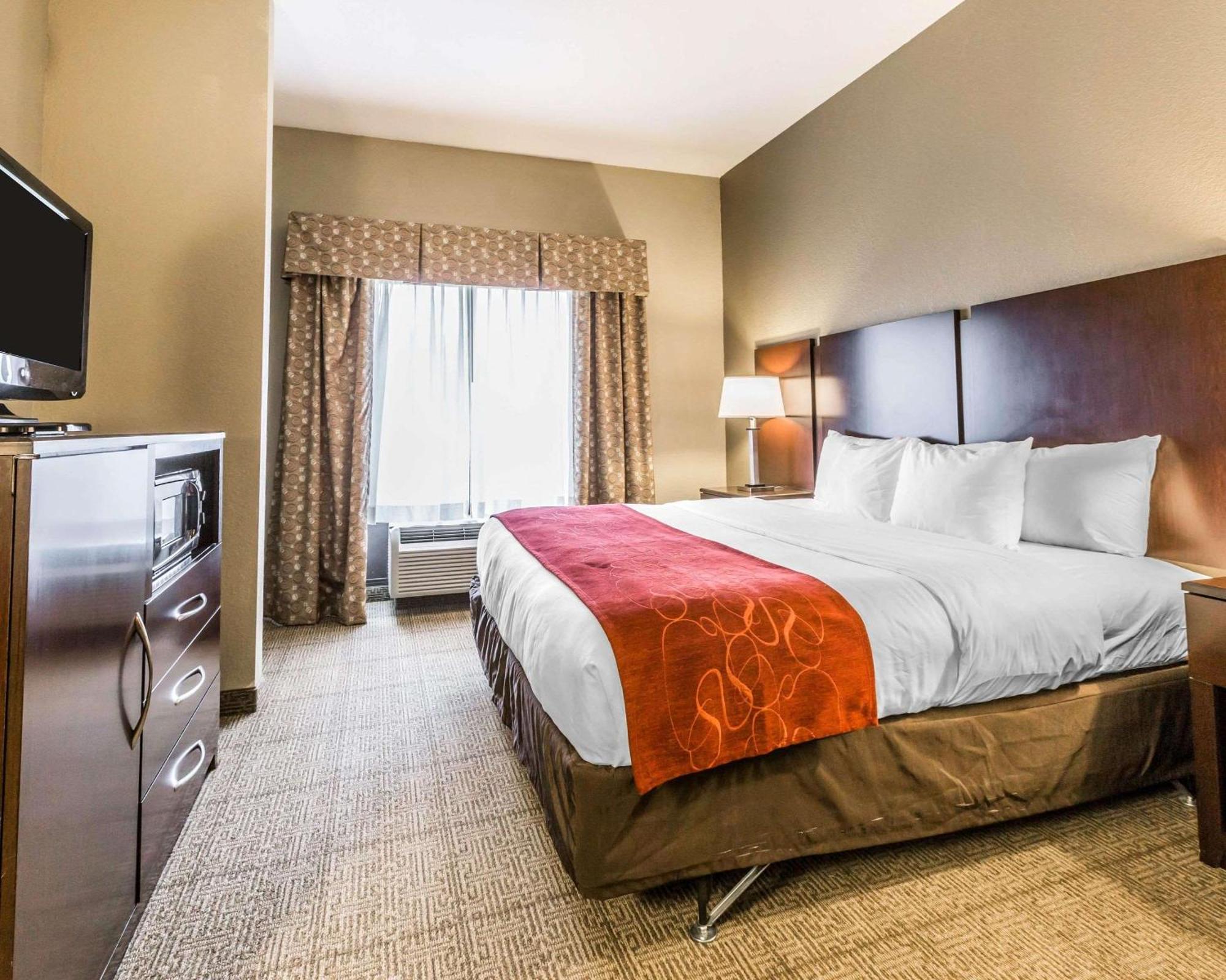 King Suite - Accessible/Non-Smoking