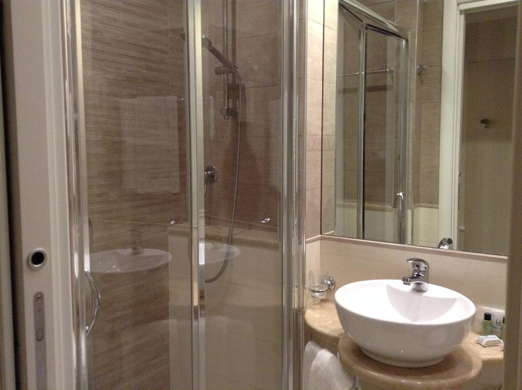 Single Room,302452156:JPEG