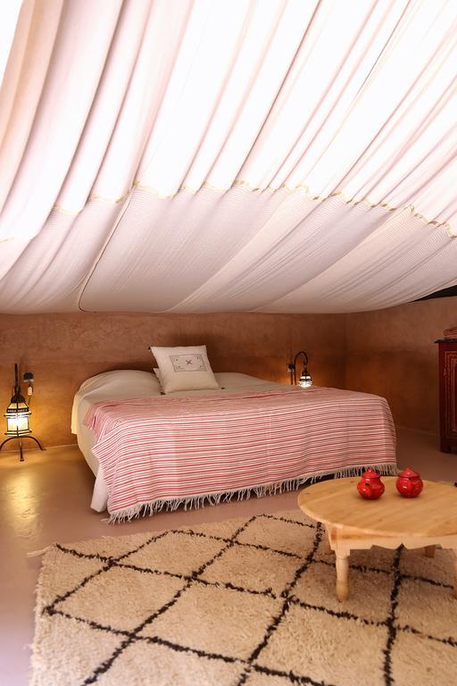 Tent,688504236:JPEG