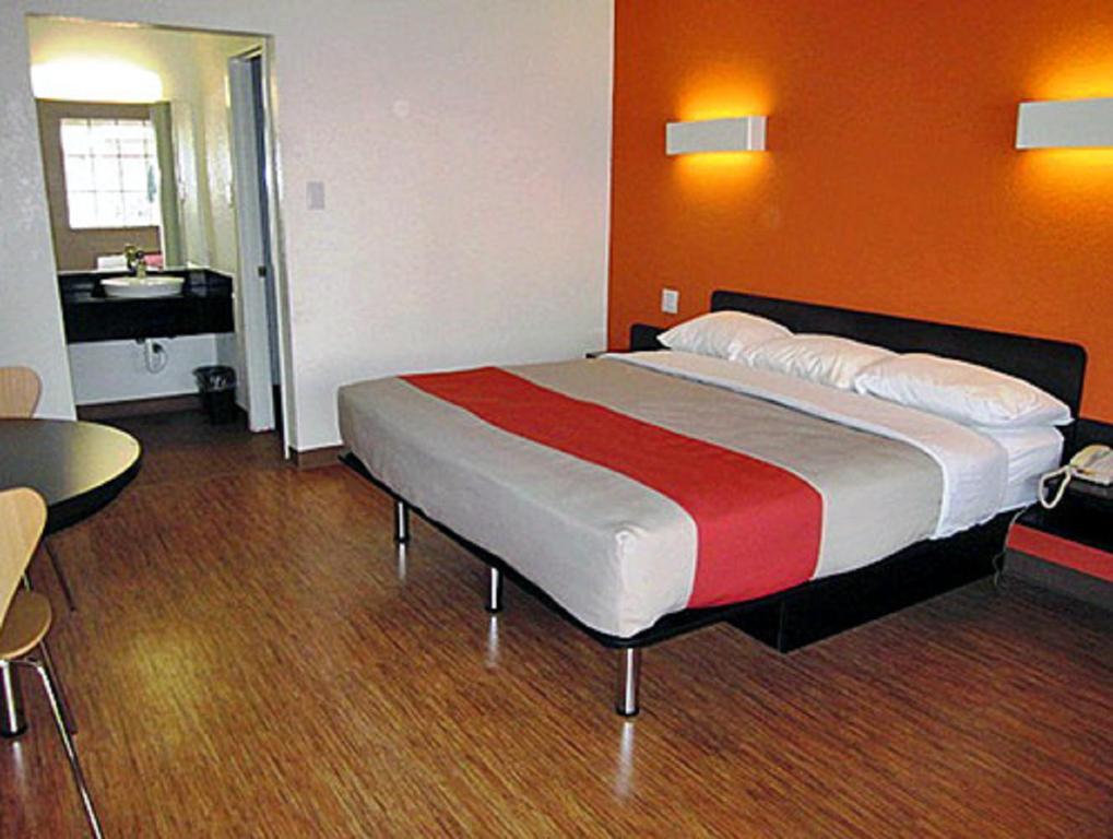 King Room - Non-Smoking