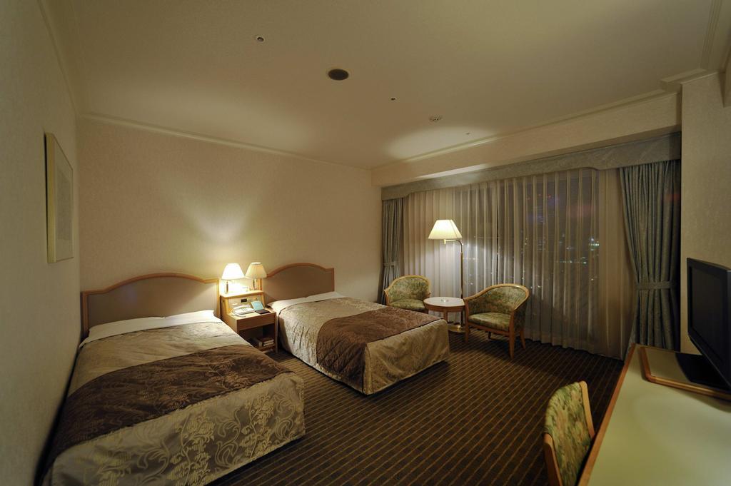 Large Twin Room - Non-Smoking