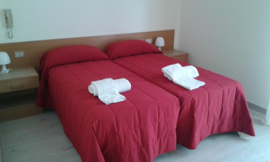 Doppel-/Zweibettzimmer mit Bad