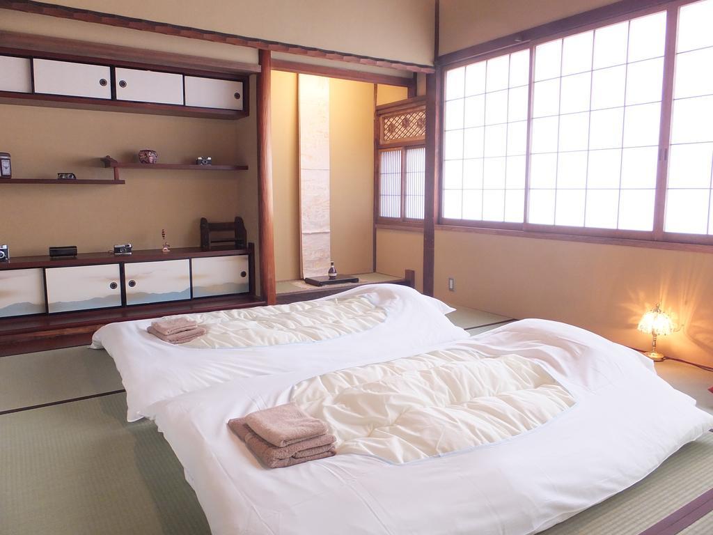 Deluxe Japanese-Style Room with Shared Bathroom