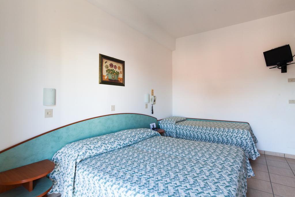 Family Room (2 Adults + 1 Child)