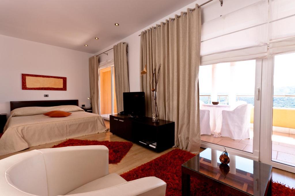 Classic Suite with Balcony and Sea View